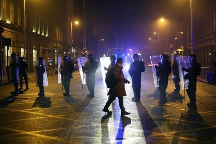 Dublin'de onlarca g&ouml;zaltı, ağır yaralılar var