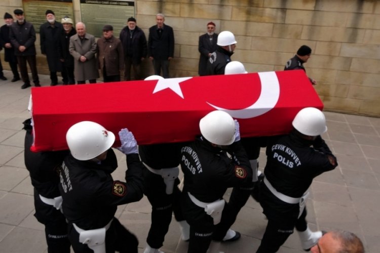 Trafik kazasında hayatını kaybeden polis memuru son yolculuğuna uğurladı