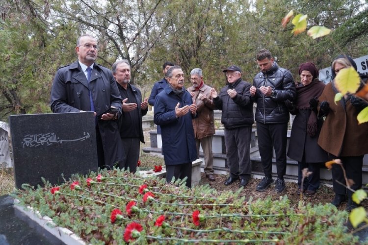 Sinan Alağa&ccedil; kabri başında anıldı