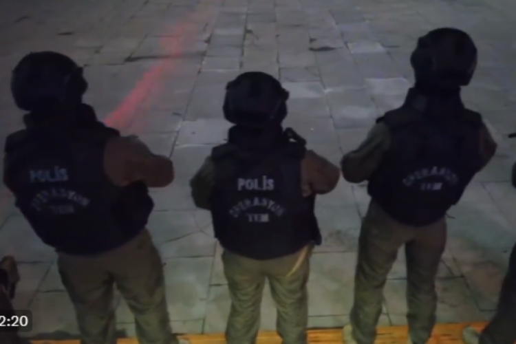 3 ilde ter&ouml;r operasyonu! 39 ş&uuml;pheli yakalandı