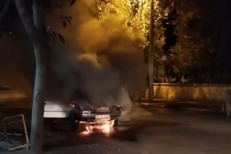 Şanlıurfa'da otomobil seyir halindeyken yandı!