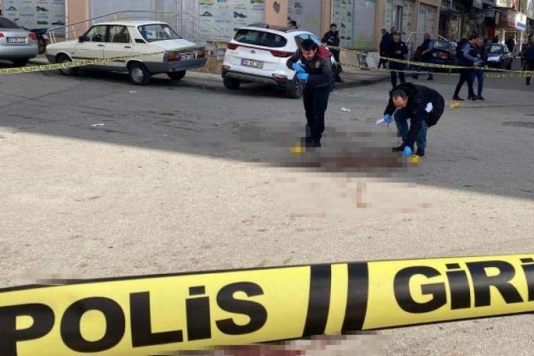 Uşak'ta iki esnaf arasında bı&ccedil;aklı kavga!