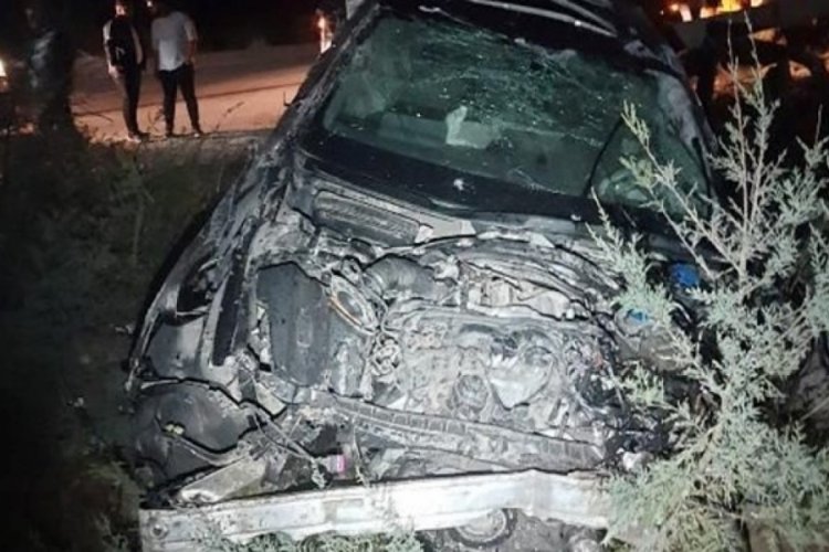 Muğla'da otomobil &ouml;nce yayaya sonra beton direğe &ccedil;arptı: 1 &ouml;l&uuml;, 2 yaralı