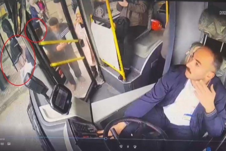 Bursa'da polis, takip ettiği yankesicileri su&ccedil;&uuml;st&uuml; yakaladı! O anlar kameralarda