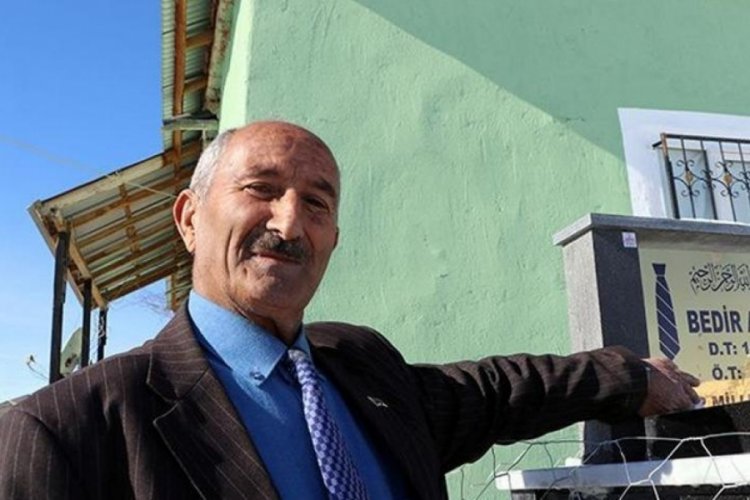 Oğlu vasiyet etti, evinin &ouml;n&uuml;ne kendi mezarını yaptırdı