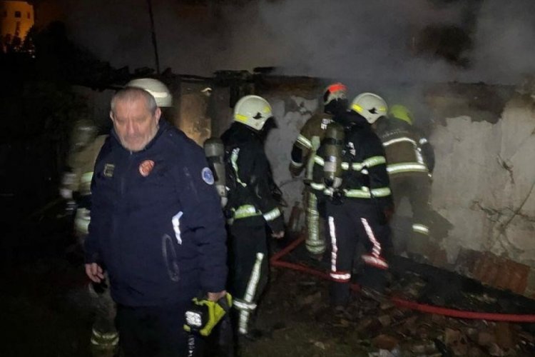 Bursa'da &ccedil;ıkan yangında yaşlı kadın yanarak can verdi!