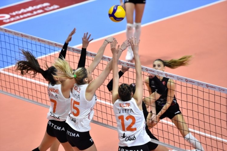 Eczacıbaşı Dynavit, Nil&uuml;fer Belediyespor'u 3-0 yendi!
