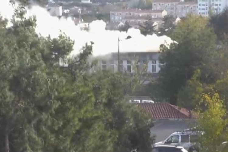 İstanbul'da İT&Uuml; Rekt&ouml;rl&uuml;k binasında yangın!