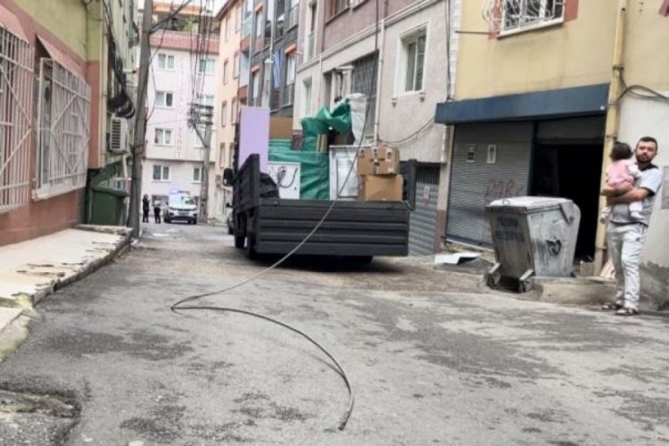 Bursa'da ağa&ccedil;lar devrildi, elektrik telleri koptu