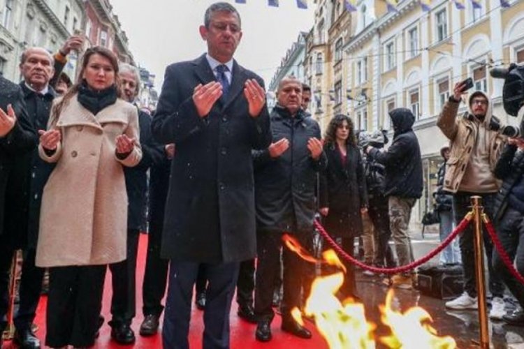 CHP Genel Başkanı &Ouml;zel, Sonsuz Ateş Anıtı'ndaki t&ouml;rene kaldı