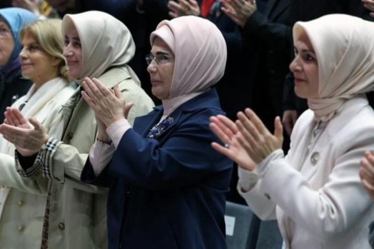 Emine Erdoğan: Şiddet sarmalından ancak ona karşı kenetlenerek &ccedil;ıkabiliriz