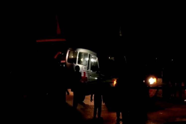 Hamas, Gazze'de 13 İsrailli ve 7 yabancı rehineyi teslim etti