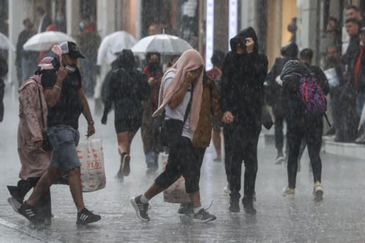 Meteoroloji'den 67 il i&ccedil;in sarı ve turuncu kodlu uyarı! Bursa'da hava nasıl olacak?