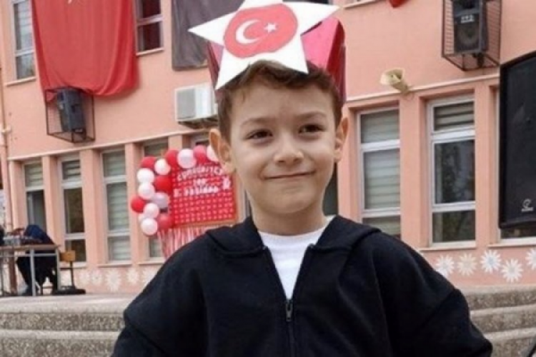 Bursa'da 5 yaşındaki Deniz'in &ouml;l&uuml;m&uuml;ne ilişkin ilk otopsi raporu tamamlandı