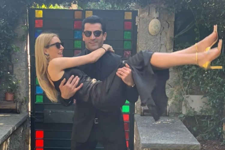 Sinem Kobal ve Kenan İmirzalıoğlu'ndan mutluluk pozu