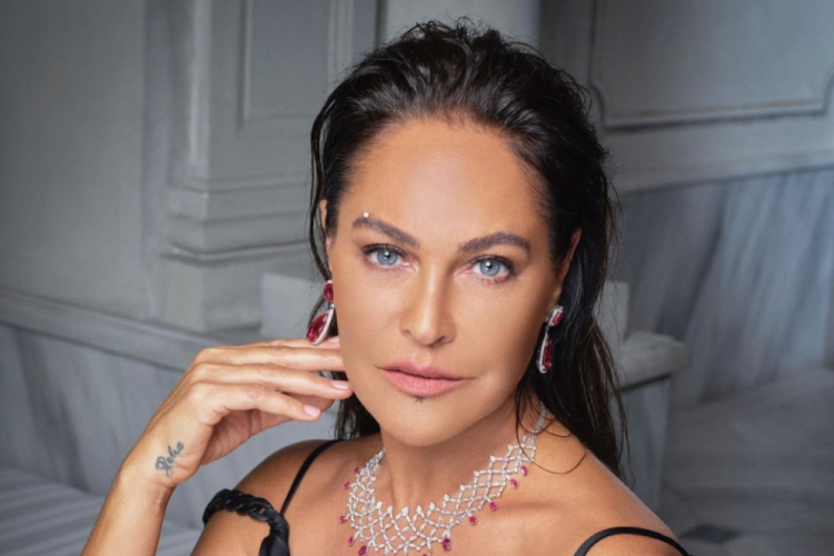 H&uuml;lya Avşar koronavir&uuml;se yakalandı