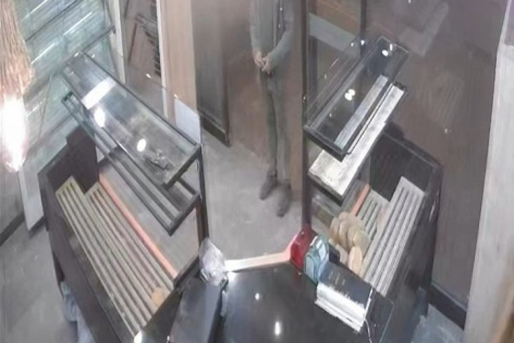 Bursa'da sadaka kutusunu &ccedil;alıp, kayıplara karıştı