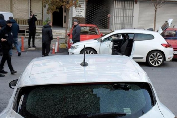 İstanbul'da otomobile silahlı saldırıda başından vuruldu