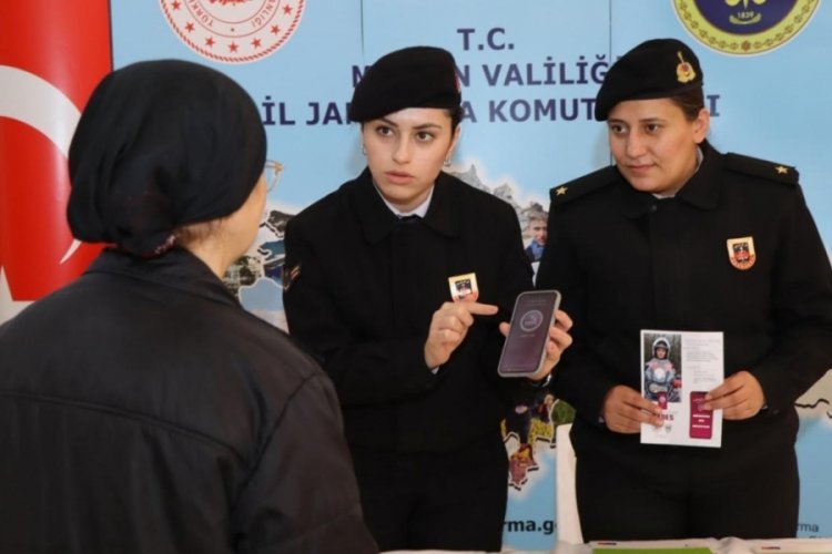 Mersin'de kadınlar 'KADES' uygulaması konusunda bilgilendirildi
