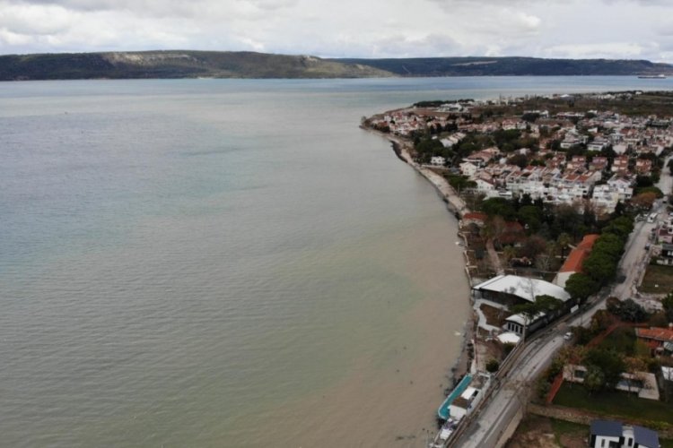 &Ccedil;anakkale Boğazı'nda denizin rengi değişti