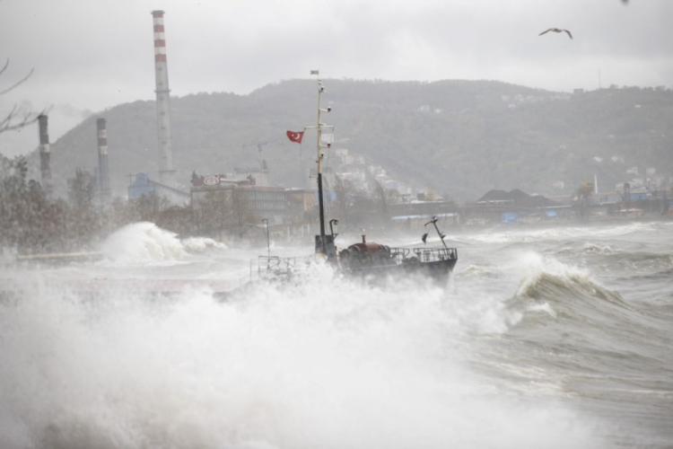 Zonguldak'ta 'sahile yaklaşmayın' uyarısı yapıldı