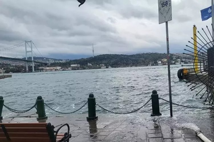 Valilikten fırtına a&ccedil;ıklaması: İstanbul'da 114 olaya m&uuml;dahale edildi