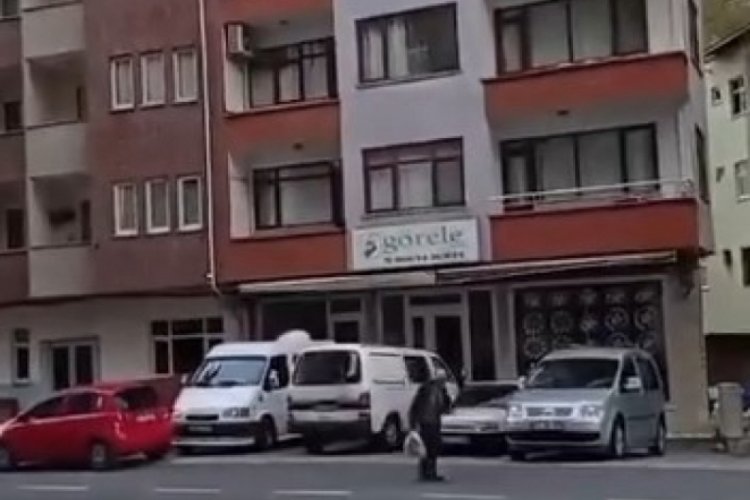 Trabzon'da fırtınanın u&ccedil;urduğu &ccedil;atının altında kalmaktan son anda kurtuldu