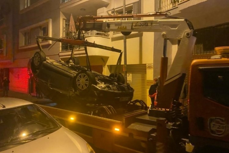 Aydın'da park halindeki ara&ccedil;lara &ccedil;arpan otomobil ters d&ouml;nd&uuml;