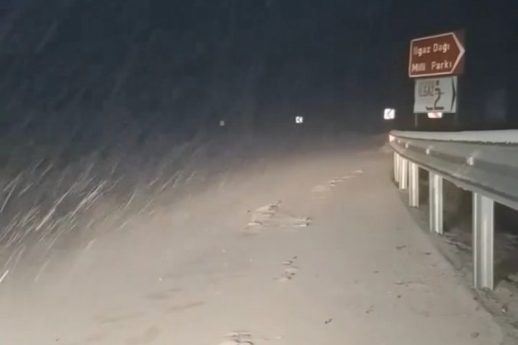 Ilgaz Dağı'nda yoğun kar yağışı etkili oluyor