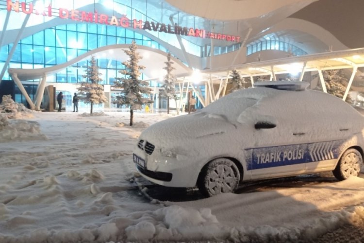 Sivas'ta kar hava ulaşımında iptallere neden oldu