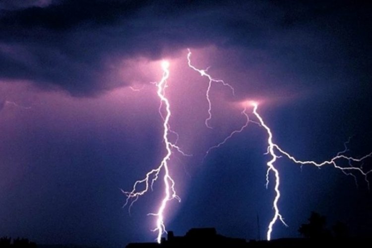 &Ccedil;anakkale Boğaz ve Garnizon Komutanlığına yıldırım d&uuml;şt&uuml;: 4 asker yaralı