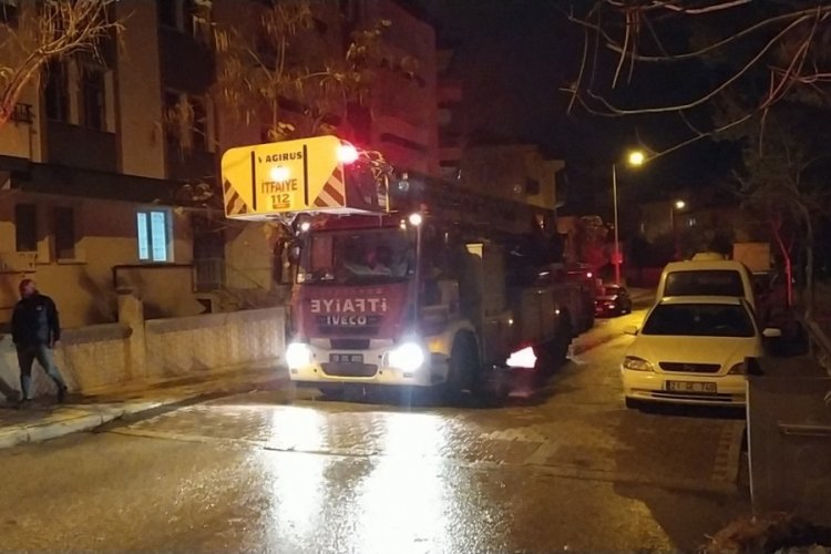 &Ccedil;orum'da &ccedil;ıkan yangında 3'&uuml; &ccedil;ocuk 5 kişi dumandan etkilendi