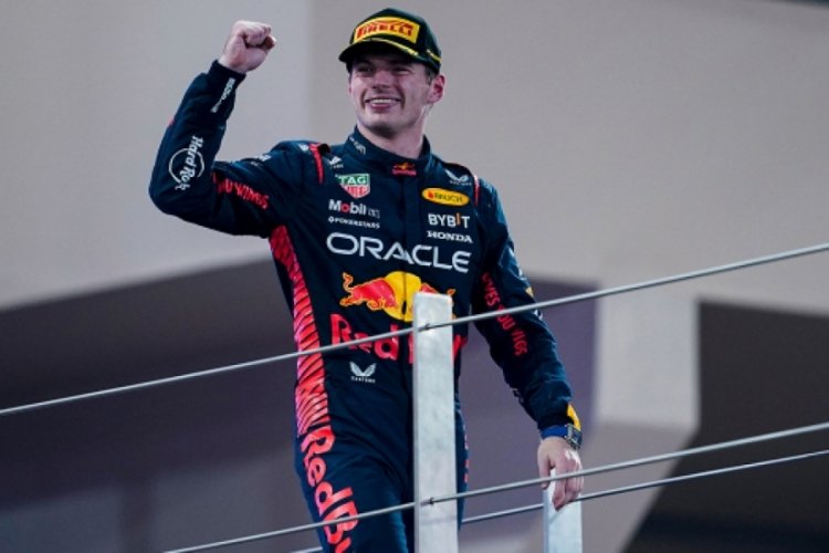 Sezonun son yarışını Verstappen kazandı