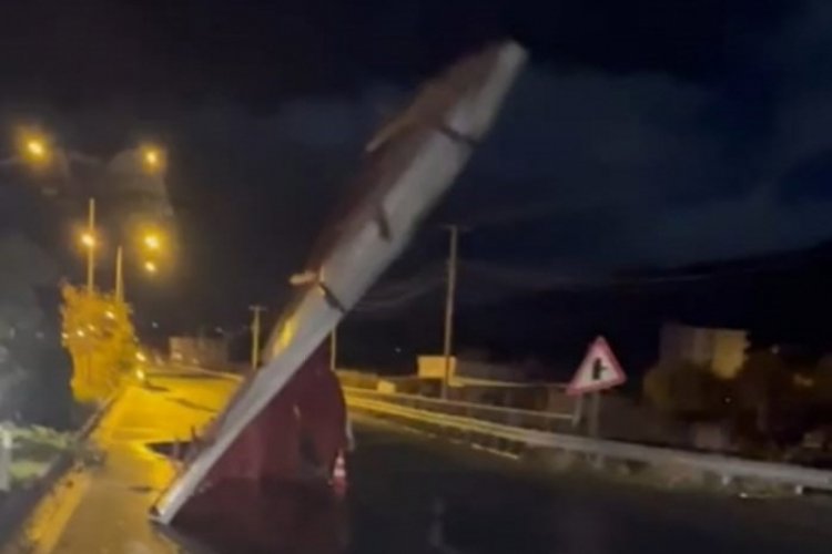 Malatya'da şiddetli fırtına &ccedil;atıyı u&ccedil;urdu!