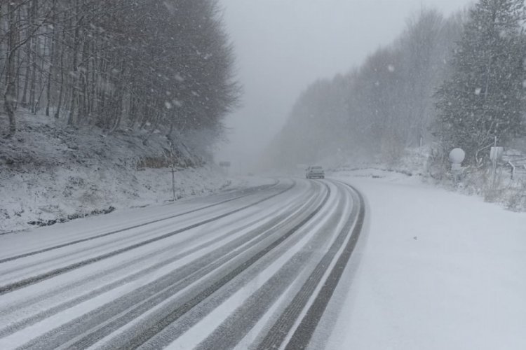 Kar nedeniyle kapatılan İneg&ouml;l-Domani&ccedil; yolu a&ccedil;ıldı