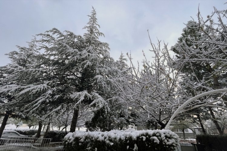 Kayseri ve Yozgat beyaza b&uuml;r&uuml;nd&uuml;