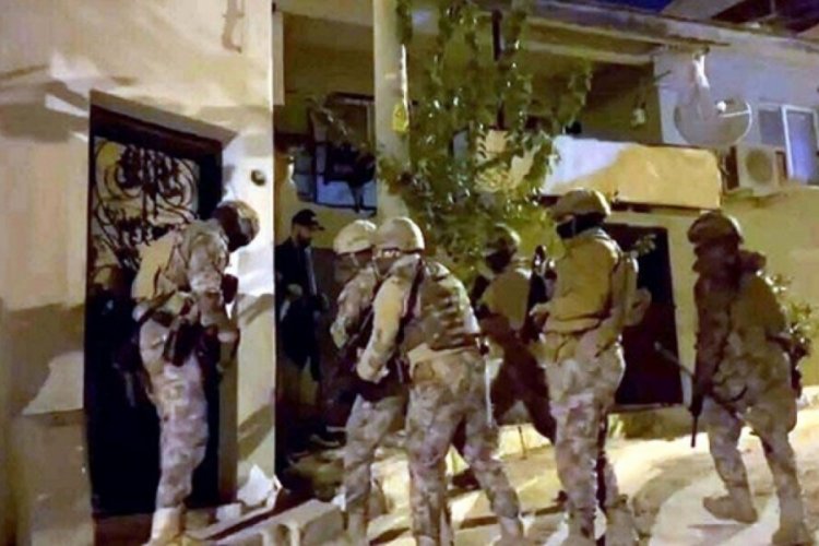 İzmir'de ter&ouml;r operasyonu: 8 g&ouml;zaltı