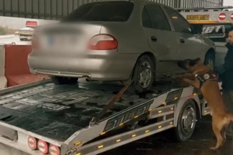 &Ccedil;ekici &uuml;zerinde kaza s&uuml;s&uuml; verilmiş otomobilde uyuşturucu bulundu!