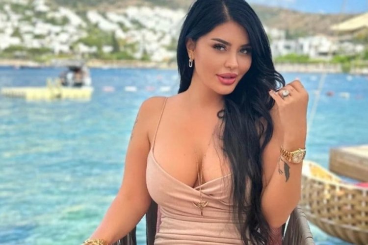 Ebru Polat fermuarını a&ccedil;tı, ortalık alev aldı "Sanat eseri m&uuml;barek"