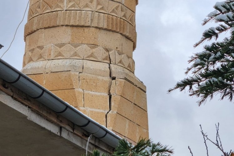 Aksaray'da ağır hasar alan cami, ibadete kapatıldı