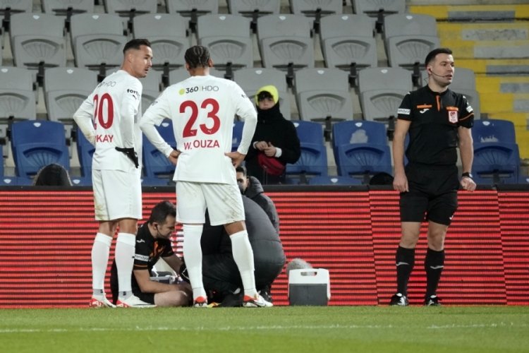 Başakşehir-Pendikspor ma&ccedil;ında yardımcı hakem Cemil Tun&ccedil; sakatlandı