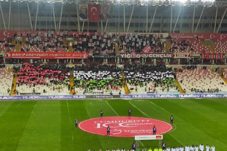 Sivasspor taraftarlarından koreografi