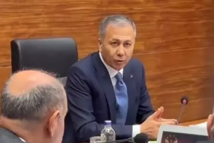 Ali Yerlikaya, emniyet mensuplarıyla 'su&ccedil; &ouml;rg&uuml;tleri' konulu toplantı yaptı