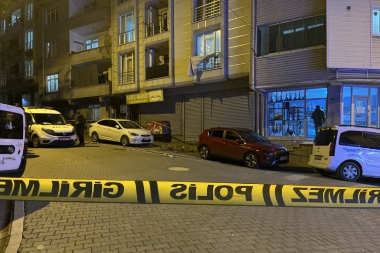 İstanbul'da sokak ortasında silahla vurulan şahıs &ouml;ld&uuml;
