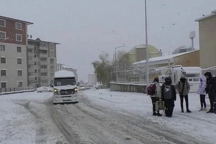 Erzurum'da okullar 1 g&uuml;n tatil edildi