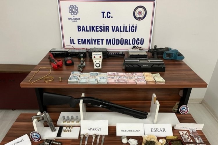 Balıkesir'de otodan hırsızlık olayının faili yakalandı