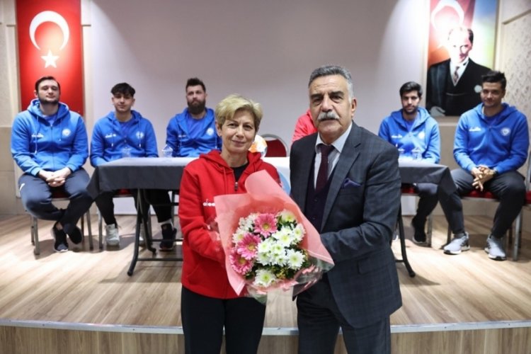 Nil&uuml;fer Belediyespor Erkek Hentbol Takımı sporcuları &ouml;ğrencilerle bir araya geldi