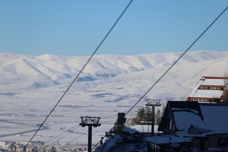 Doğu Anadolu'da soğuk hava etkisini s&uuml;rd&uuml;r&uuml;yor