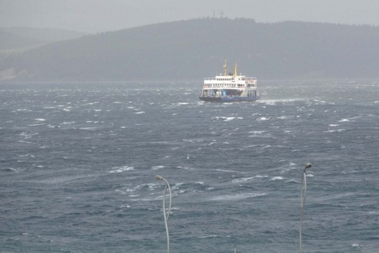 &Ccedil;anakkale Boğazı'nda gemi trafiği askıya alındı