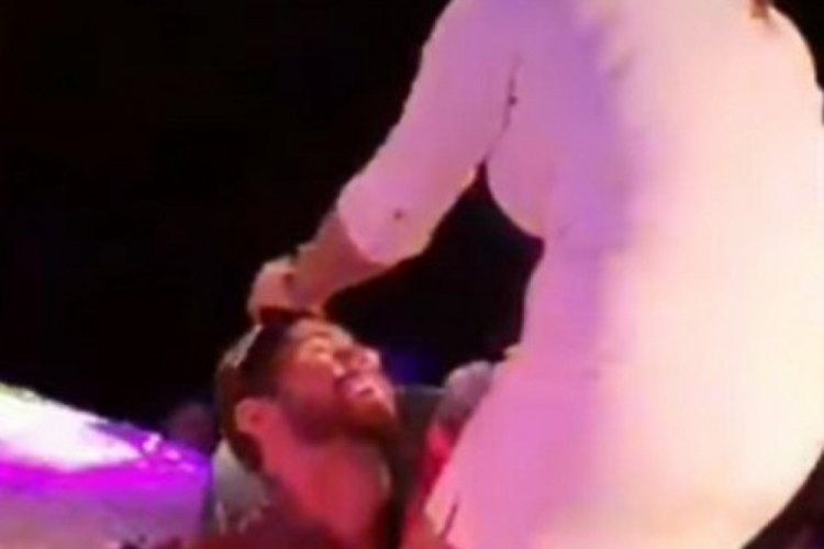 Brezilyalı şarkıcının şoke eden sahne performansı...